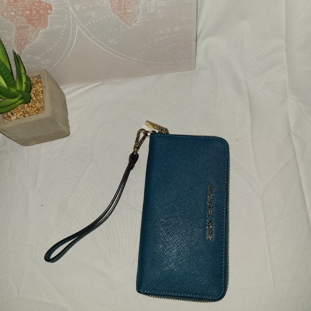Michael Kors blue Jet Set wristlet